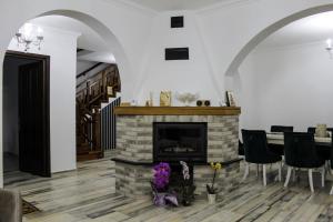 Home by YLY