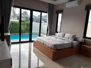 Spacious 3-Bedroom House with Private Pool and Full Accessibility