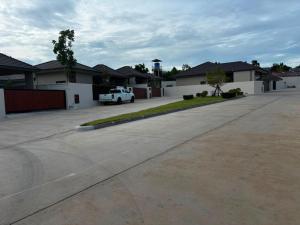 Spacious 3-Bedroom House with Private Pool and Full Accessibility