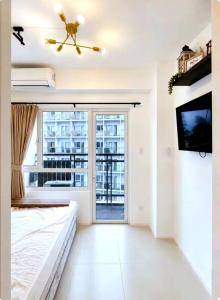 Cozy 1BR Tagaytay Condo with Balcony & Wi-Fi near Sky Ranch, Taal View
