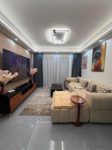 Kilimani Spacious 1BR with Private Study & Balcony