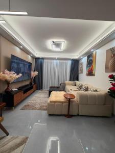 Kilimani Spacious 1BR with Private Study & Balcony