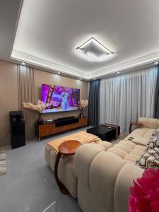 Kilimani Spacious 1BR with Private Study & Balcony