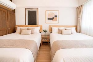 JR Okubo Station 4 Min Walk JR Yamanote Shin Okubo 8 Min Walk Shinjuku 1 Stop Spacious 75sqm 2BR Beautiful Night Views Vibrant Shopping District Sleeps 6