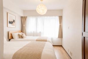 JR Okubo Station 4 Min Walk JR Yamanote Shin Okubo 8 Min Walk Shinjuku 1 Stop Spacious 75sqm 2BR Beautiful Night Views Vibrant Shopping District Sleeps 6