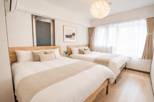 JR Okubo Station 4 Min Walk JR Yamanote Shin Okubo 8 Min Walk Shinjuku 1 Stop Spacious 75sqm 2BR Beautiful Night Views Vibrant Shopping District Sleeps 6