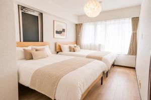 JR Okubo Station 4 Min Walk JR Yamanote Shin Okubo 8 Min Walk Shinjuku 1 Stop Spacious 75sqm 2BR Beautiful Night Views Vibrant Shopping District Sleeps 6