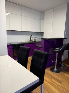 Lumina 3-Room Apt with Balcony & City View