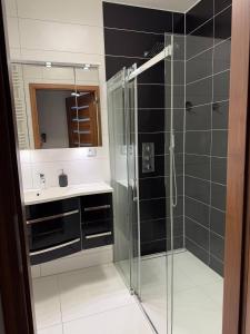 Lumina 3-Room Apt with Balcony & City View