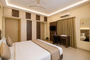 Hotel Cyber Suite Near Hitech City Metro, Madhapur
