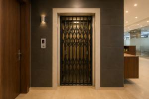 Hotel Cyber Suite Near Hitech City Metro, Madhapur