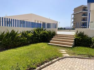 Luxury apartment with a pool, 1 min from the beach