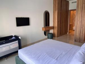 Luxury apartment with a pool, 1 min from the beach