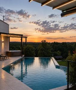 Residence Villa Manuela - Pool & Jacuzzi - Batlug