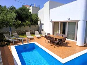 Villa IRA with private pool near the beach