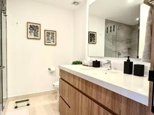 Moikkarentals Beachfront 1BR Harbor171-N1702 PV