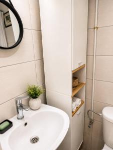 Modern Studio in Athens - Near Victoria Metro