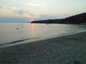 BEACHFRONT HOME FOR 4, KALIFTERI BEACH, AFISSOS Pelion Greece