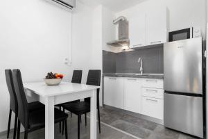 Apartman Tombili 7- minute walk to the Valsaline beach and Lungomare promenade