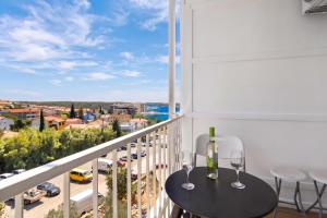 Apartman Tombili 7- minute walk to the Valsaline beach and Lungomare promenade