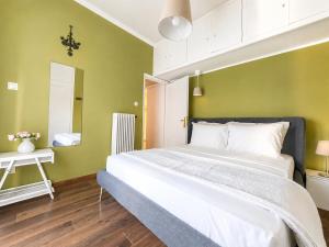 Acropolis 17 - 2BR 2 min to Metro