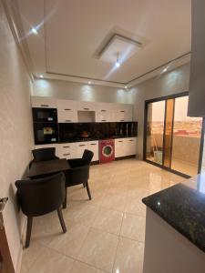 Deluxe, 5 mn plage, wifi, free parking, ascenseur