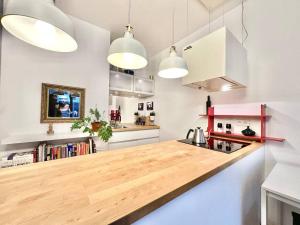 Comfy, modern, brilliant location