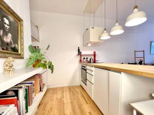 Comfy, modern, brilliant location