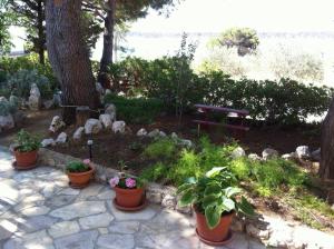 Apartmani Slavica kuća blizu mora sa terasom