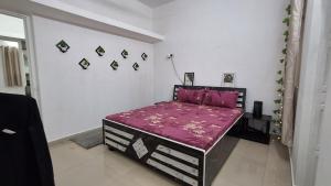 2BK With Dedicated Workspace And Wifi l AC Bedroom