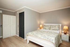 Valmont Lodge