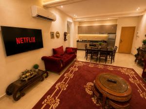 NEW Central Residency AC Wi-Fi Balcony