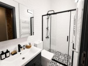 Designer Apartment - AC - Balcony - Walk to Taksim