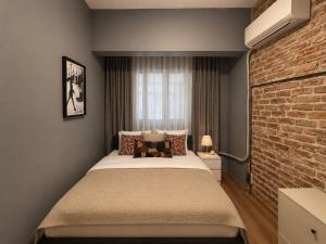 Designer Apartment - AC - Balcony - Walk to Taksim