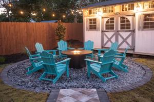 Hot Tub Fire Pit Modern 5BR 8 Min to DT GVL