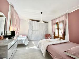 CLUA Holiday House