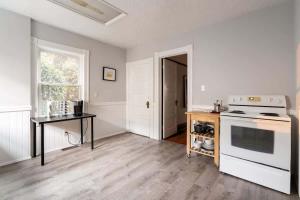 2BR and 2BA - Historic Portland Home - Prime Location