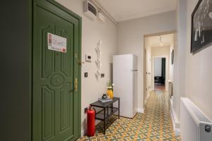 Quiet & Bright 2BR City Apt - Near Metro