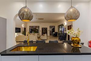 Sky Villa - Luxury Pool Retreat