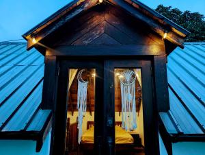 English cottage by Sun and Moon 5mins away twinlakes