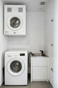 Spacious 2BR 2BA Apartment Epping Free Parking