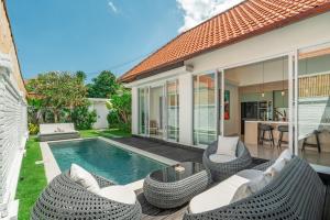 Luxury escape 2BR villa home cinema & pool Canggu