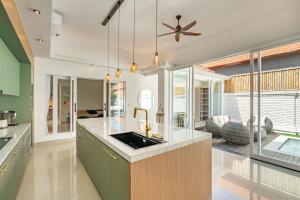 Luxury escape 2BR villa home cinema & pool Canggu
