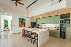 Luxury escape 2BR villa home cinema & pool Canggu