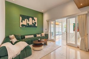 Luxury escape 2BR villa home cinema & pool Canggu
