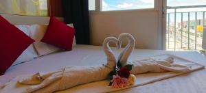 Homey Stays with fast WiFi near MOA by One Guest Place