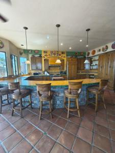 Hilltop 7BR Villa, Pool, Sea of Cortez Views