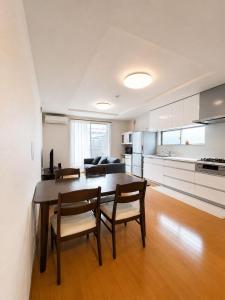 Kyoharu Stay a quiet house with direct access to Namba and Umeda Convenience store 30 seconds away on foot