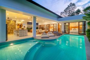 Villa Crusoe Stylish 3BR Oasis in Berawa