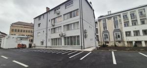 4 Seasons Apartments